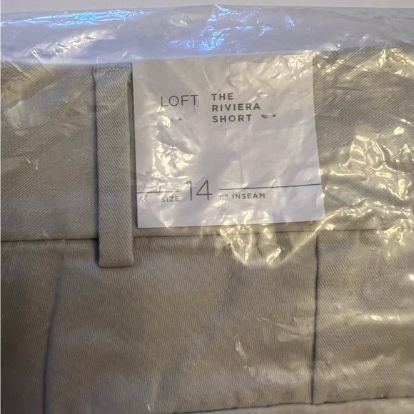 🌴 NWT LOFT Riviera Shorts, Light Khaki;
In original packaging; 8” INSEAM - Picture 4 of 4